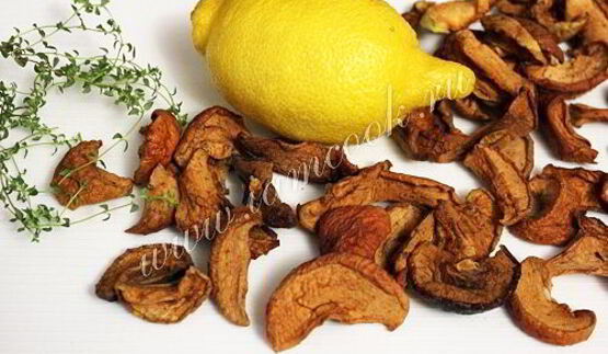 компот из сушеных яблок с тимьяном