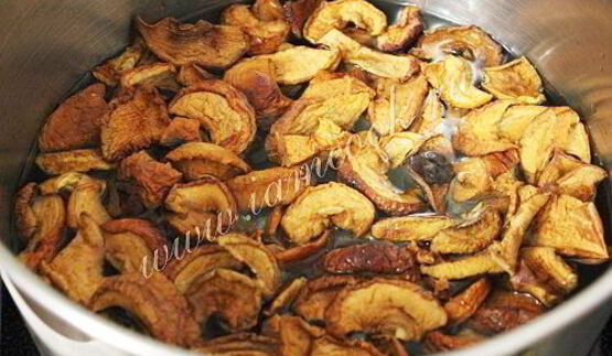 компот из сушеных яблок с тимьяном