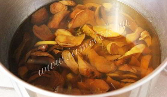 компот из сушеных яблок с тимьяном