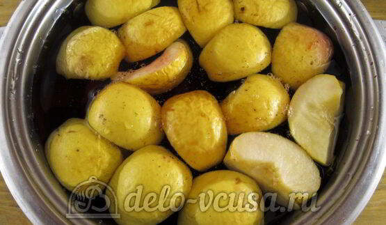 компот из яблок и черной смородины