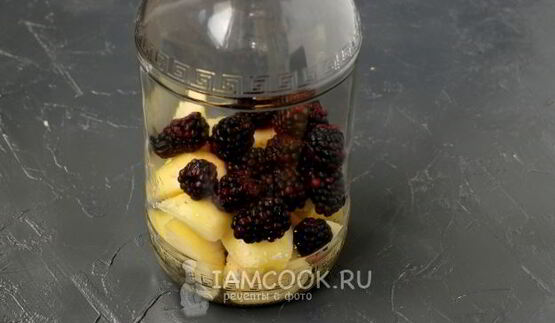 компот из яблок и ежевики на зиму