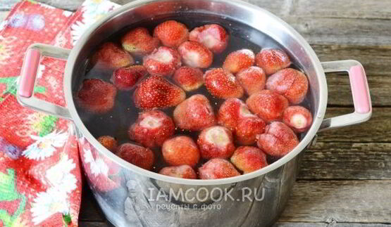 компот из замороженной клубники