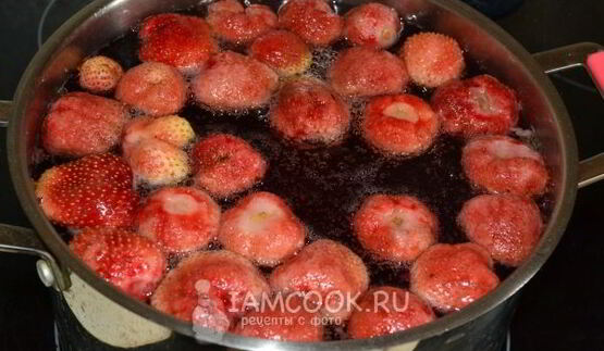 компот из замороженной клубники