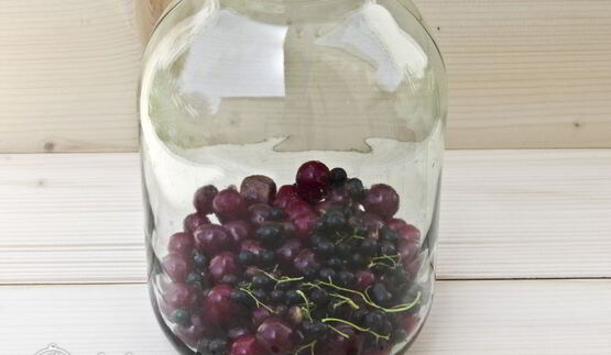 вишневый компот с черной смородиной на зиму