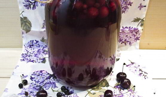 вишневый компот с черной смородиной на зиму