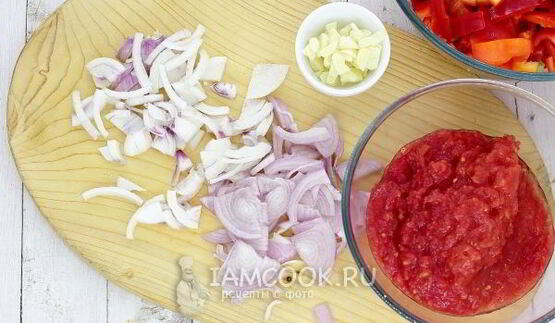 лечо из перца, помидоров и лука