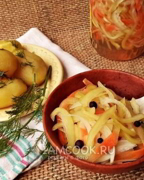 Маринованный перец с морковью и луком