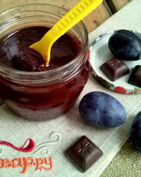 Слива в шоколаде на зиму