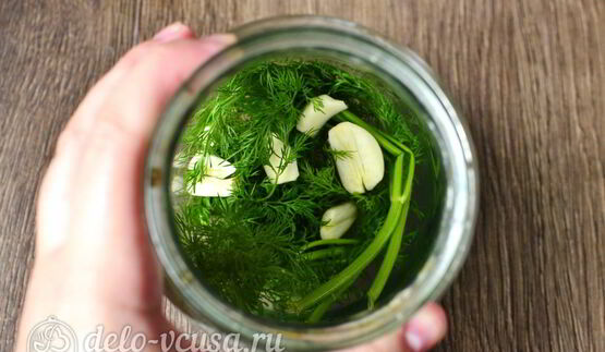 быстрые малосольные огурцы в банке