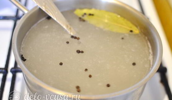 быстрые малосольные огурцы в банке