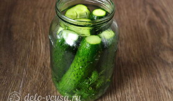 быстрые малосольные огурцы в банке