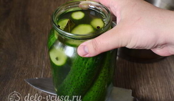 быстрые малосольные огурцы в банке