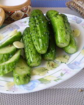 Быстрые малосольные огурцы в пакете