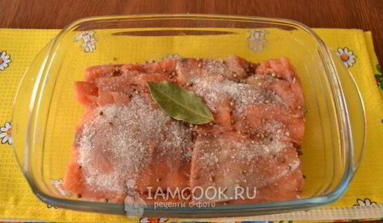 малосольный лосось с кориандром сухого посола