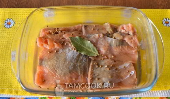 малосольный лосось с кориандром сухого посола