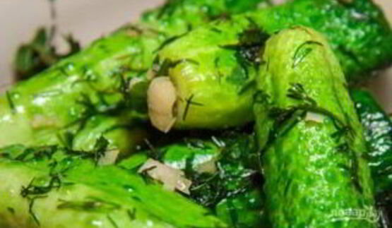 малосольные огурчики в пакете