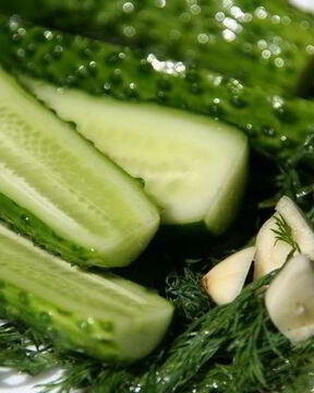 Малосольные огурцы на минеральной воде