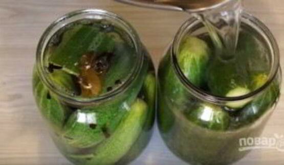 малосольные огурцы в банке