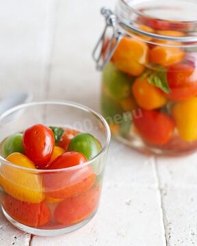 Малосольные помидоры черри