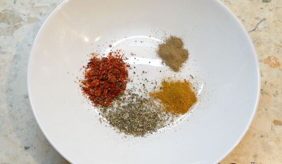 сало соленое с чесноком и специями в пакете