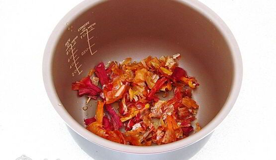 сало в луковой шелухе в мультиварке