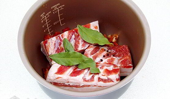 сало в луковой шелухе в мультиварке