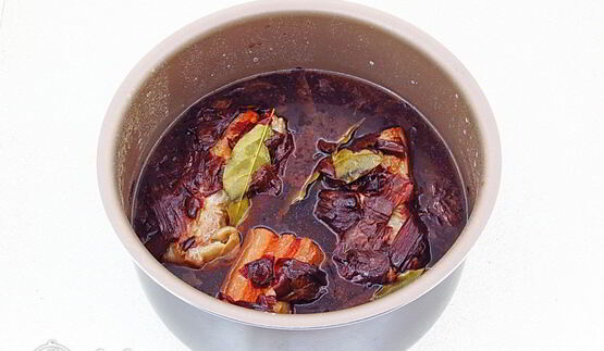 сало в луковой шелухе в мультиварке