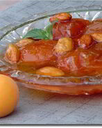 Абрикосовое варенье с миндалем