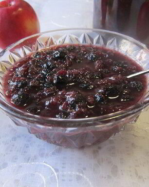 Варенье из черноплодной рябины с орехами, яблоками и лимоном