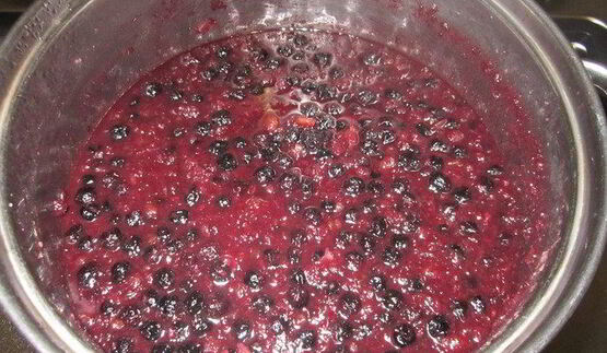 варенье из черноплодной рябины с орехами, яблоками и лимоном