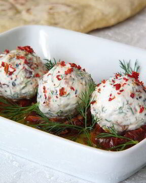 Вяленые помидоры с сырными шариками