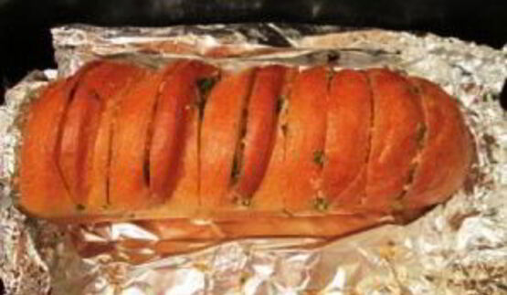 батон с чесноком и зеленью