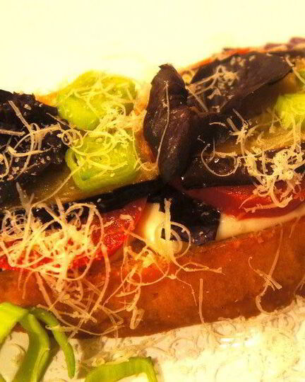 Рецепт брускетты с базиликом и овощами