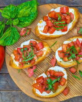Брускетта с базиликом