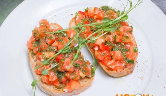 брускетта с лососем
