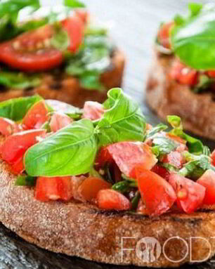 Брускетта с помидорами