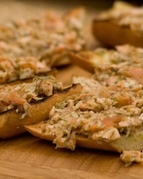 Брускетта с семгой