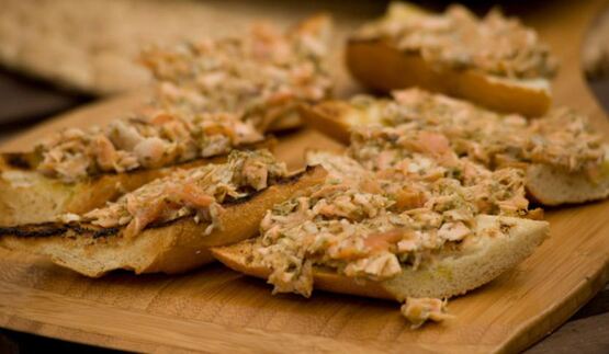 брускетта с семгой