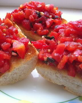 Брускетта с томатами