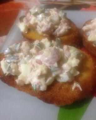 Брускетта с тунцом