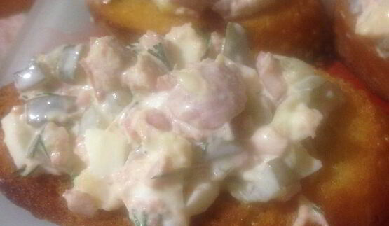 брускетта с тунцом