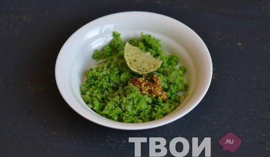 брускетта с зеленым горошком