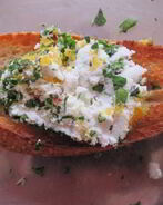Брускетта с зеленью и козьим сыром
