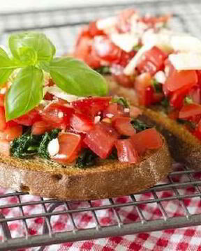Брускетта со шпинатом