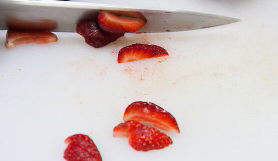 брускетты с клубникой и маскарпоне