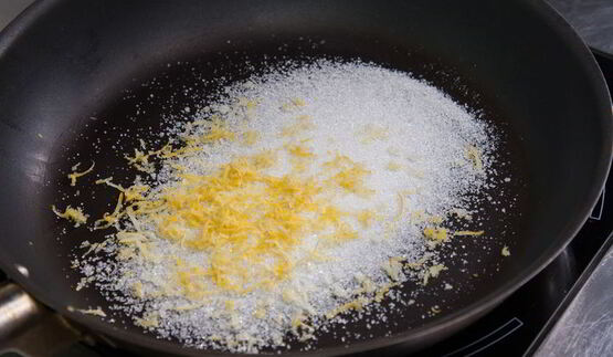 брускетты с клубникой и маскарпоне