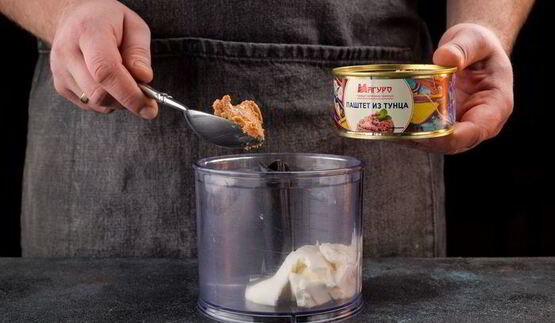 брускетты с крем-паштетом из тунца