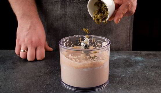 брускетты с крем-паштетом из тунца