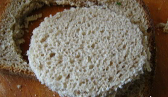 бутерброды с сельдью и свекольным песто