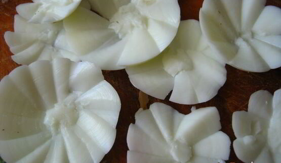 бутерброды с сельдью и свекольным песто